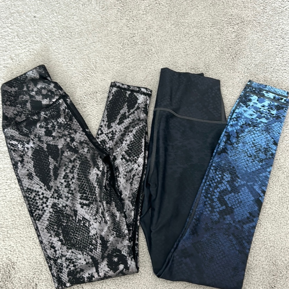 Carbon38 size XS  2 pack of snakeskin print leggings